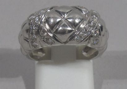 BOUCHERON - Bague Jonc en or gris 18 K (750/oo)...