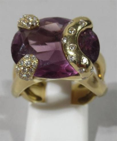 Importante bague avec monture Palladienne...