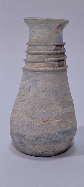 Vase en verre antique de couleur bleutée...