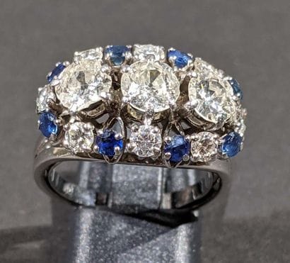 Imposante bague Trilogie en or gris 18 K...