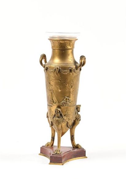 Ferdinand LEVILLAIN (1837-1905) Vase en bronze...