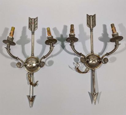 Paire d'applique en bronze argenté à décor...
