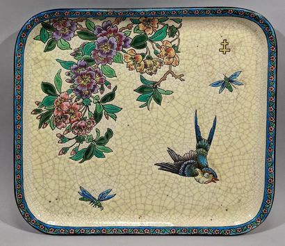 LONGWY - Plat carré en faïence à décor d'émaux...