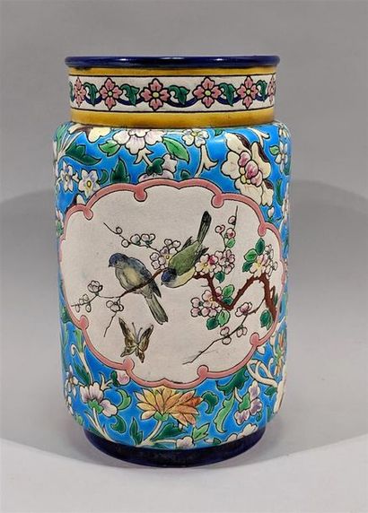 LONGWY - Vers 1894 - Vase rouleau en faïence...