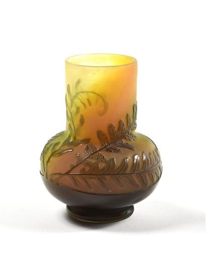 Emile GALLE (1846-1904) - Vase en verre multicolore...