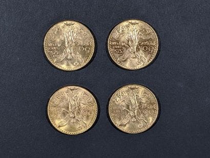 Suite de quatre pièces de 50 pesos en or...