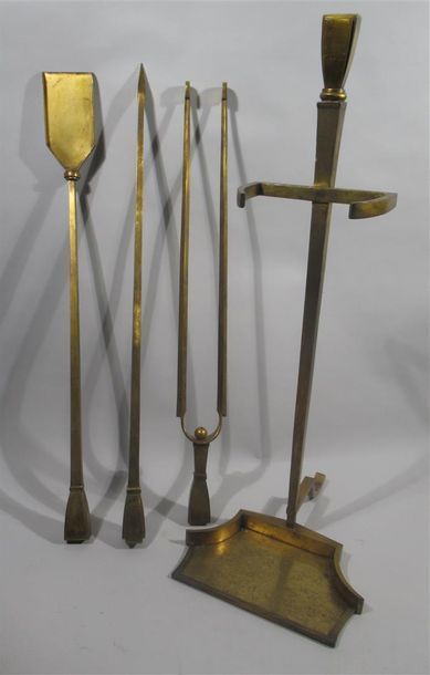 Nécessaire de cheminée en bronze et fer à...