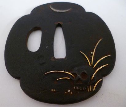 Tsuba Mokko gata en fer à décor incrusté...
