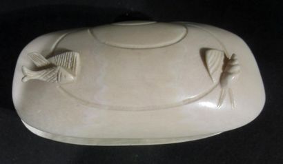 Sujet en ivoire sculpté figurant une coquille...