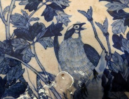 Grand plat en porcelaine à décor bleu - NANKIN,...