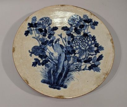 Grand plat en porcelaine à décor bleu - NANKIN,...