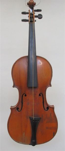 Violon entier, la table en épicéa et le fond...
