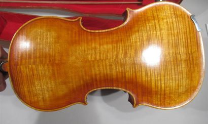 Violon 3/4, la table en érable et le fond...
