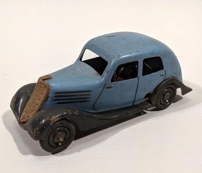 Modèle réduit ancien de voiture à frixion...