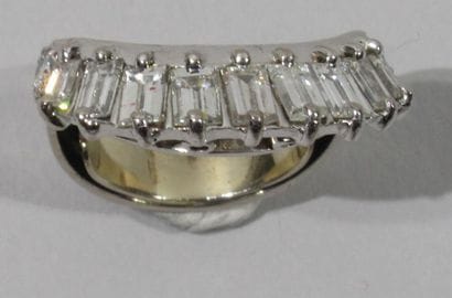 Bague en or gris 18 K (750/oo) et platine...