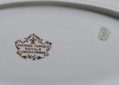 LIMOGES

Service de table en porcelaine blanche...