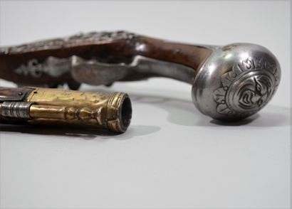Longue paire de pistolets d'arçon à silex...