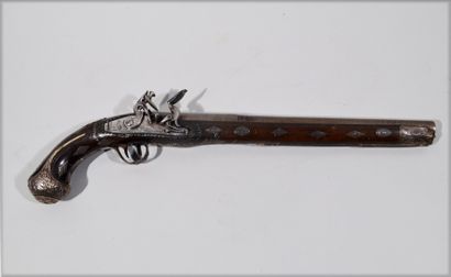 Long et fort pistolet à silex ottoman. 

Canon...