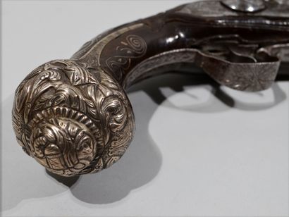 Fort pistolet à silex ottoman. 

Beau canon...