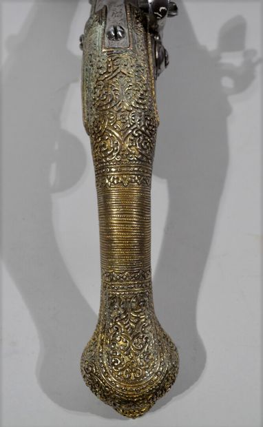 Beau pistolet à silex ottoman. 

Canon rond...