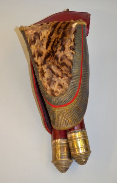 Paire d'étui à pistolets en cuir rouge, les...