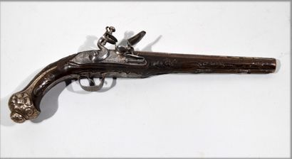 Fort pistolet à silex ottoman. 

Beau canon...