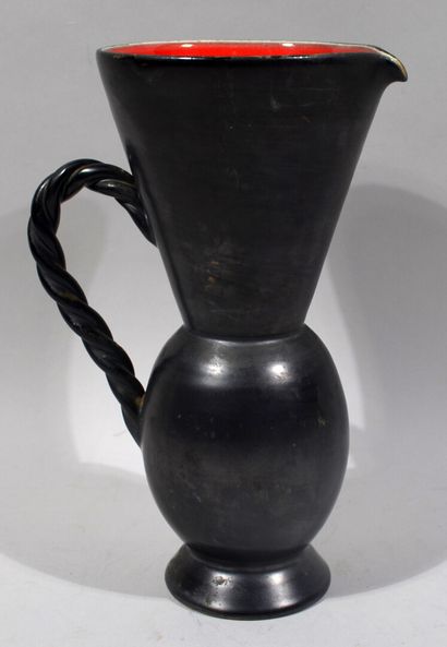 Mannette of ceramics including objects in...