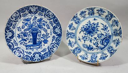Set of three ceramic plates with blue camaïeu...