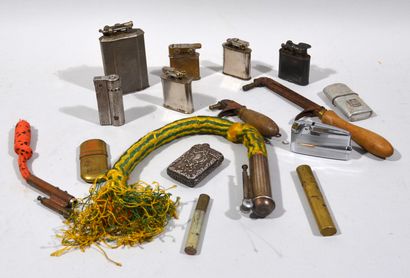 Reunion of 19 lighters, some of them with...