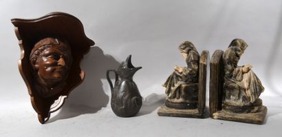 Set of decorative objects including : 

-...