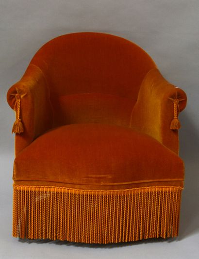 CHAUFFEUSE upholstered in ochre velvet with...