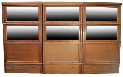 MD

Suite of 12 wooden modules including...