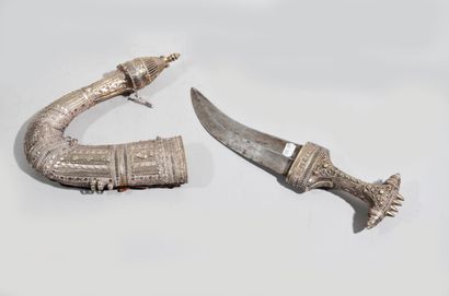 Dagger, jambiyya, Arabia, early 20th century

Curved...