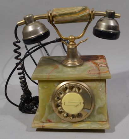 Onyx veneer telephone - Circa 1960

(base...