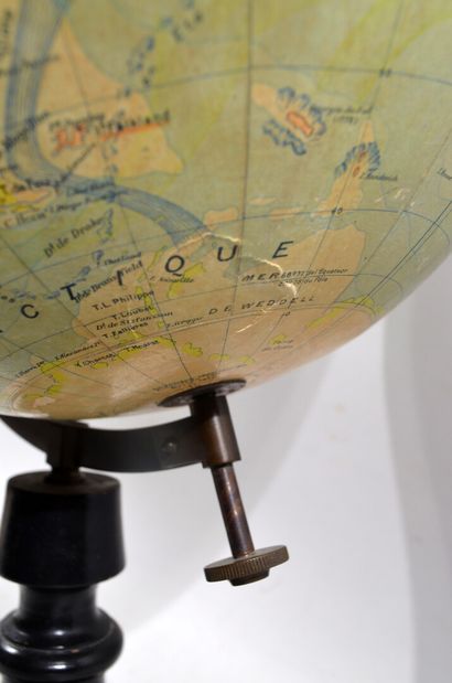 GLOBE TERRESTRE, Mappemonde on foot in black...