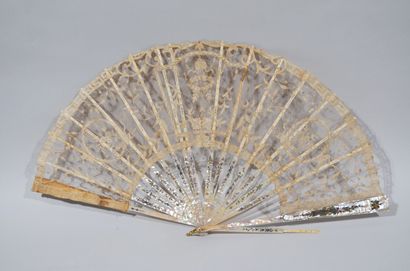 17 strands bone and mother-of-pearl fan decorated...