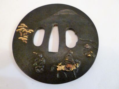 Shibuichi Tsuba Marugata decorated with gold...