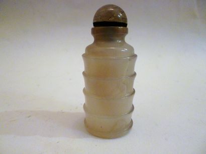 White jade snuff box in the shape of a bamboo...