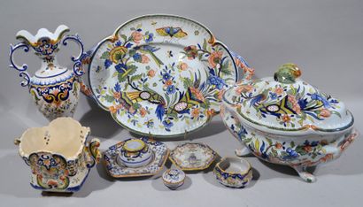 Mannette of ceramics including objects in...