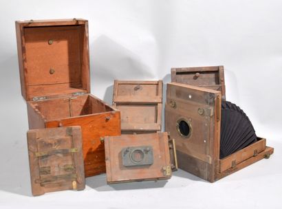 Set of wooden chambers and cameras.