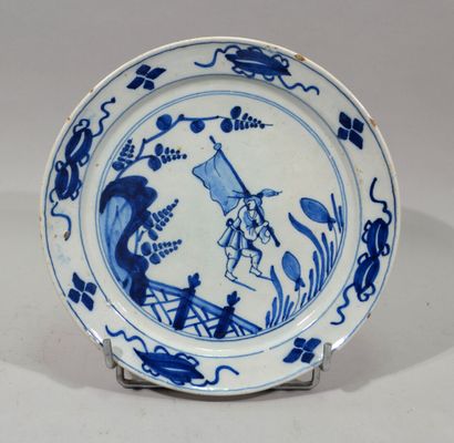 Set of three ceramic plates with blue camaïeu...