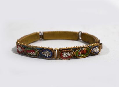 BRACELET of articulated brass plates decorated...