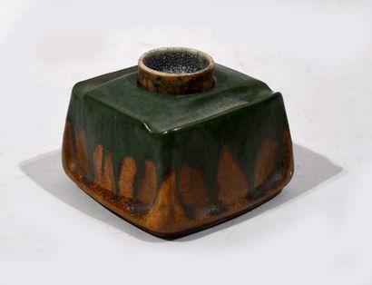 Enamelled stoneware inkwell

Height : 8,5...