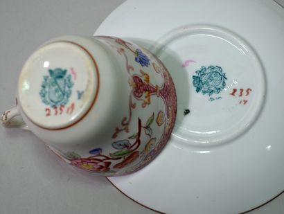 SARREGUEMINES

Suite of eight coffee cups...