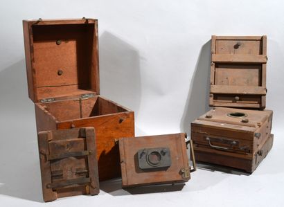 Set of wooden chambers and cameras.