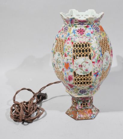 VASE in two parts in PORCELAIN with flowers,...