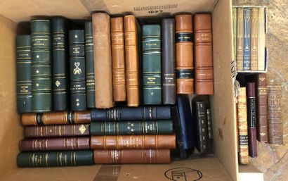 Set of leather bound books on history, war...