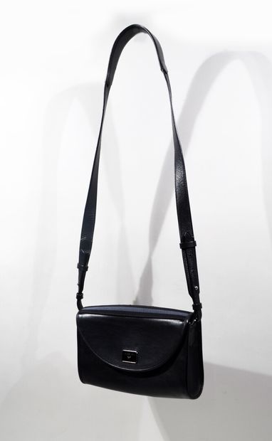 MAUBOUSSIN. 

Bag in black leather and striped...