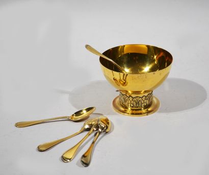 Important CUP on a pedestal and a set of...