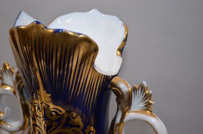 PAIR OF VASES in polychrome porcelain decorated...